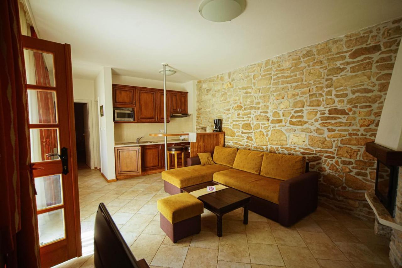 Apartments Villa Stapo อูมัค ภายนอก รูปภาพ